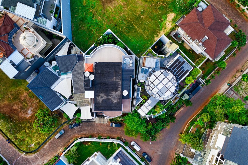 Mantenimientos 9 Urbanización residencial en estado de mantenimientos rodeada de zonas verdes