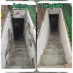 Imagen de la reforma de una escalera de acceso al garaje, antes y después de ser pintada. Dos fotos, una del antes y otra del después de una reforma en la escalera que da acceso al garaje. En la foto del antes se puede ver las paredes en mal estado y desconchadas, mientras que en la foto del después se aprecia una nueva capa de pintura que cubre todas las imperfecciones y le da un aspecto renovado a la escalera.