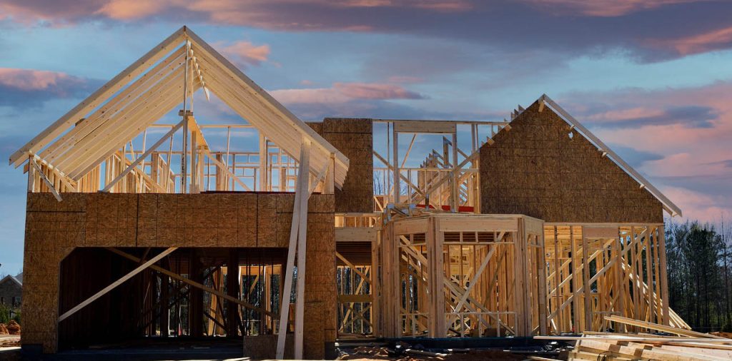 Servicios 3 Servicios de Reforma de casa de madera al atardecer con un bonito morado y azul cielo