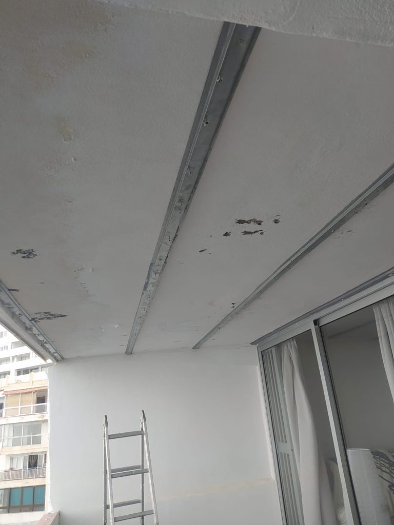 Renovación de techo de terrazas con pladur 3 Reforma de techo de pladur en proceso