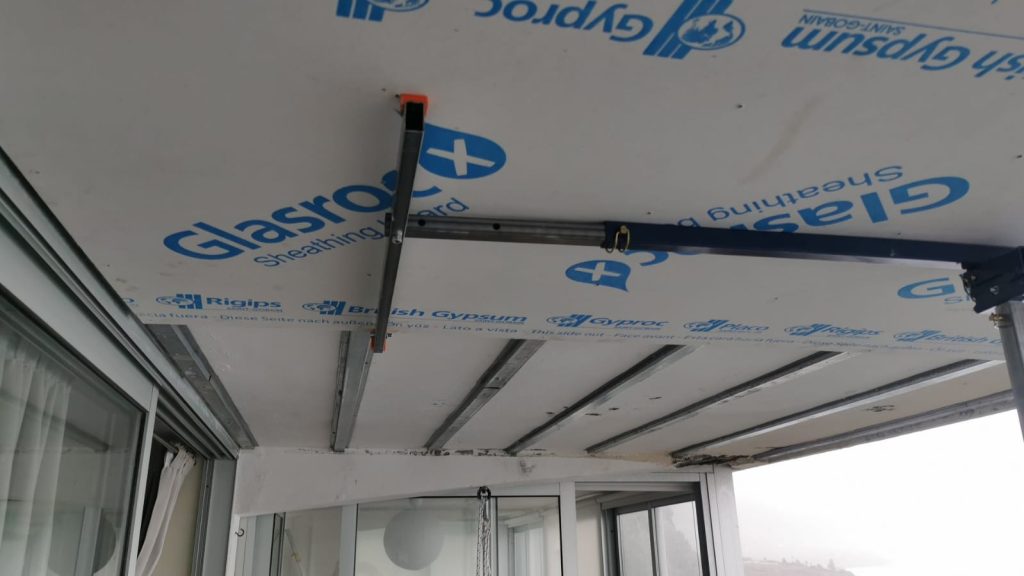 Renovación de techo de terrazas con pladur 4 Instalación de planchas de pladur en una terraza