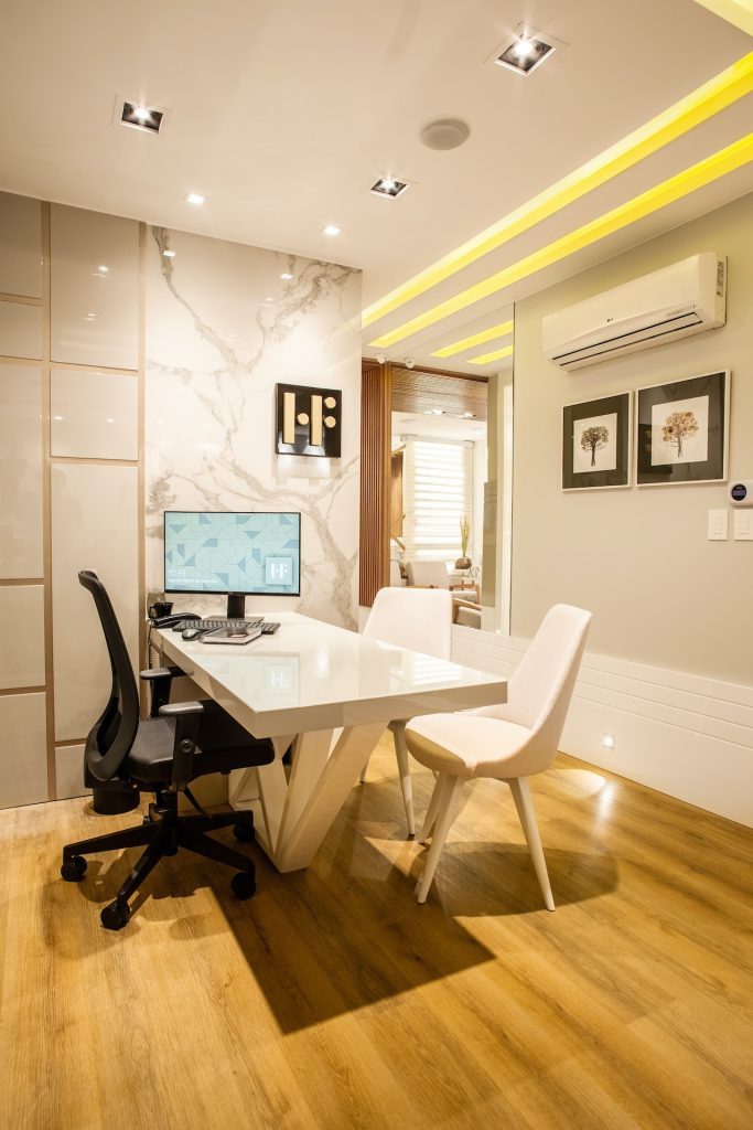 Instalación de climatización y aire acondicionado 1 Espacio de trabajo moderno y confortable: Despacho con excelente climatización